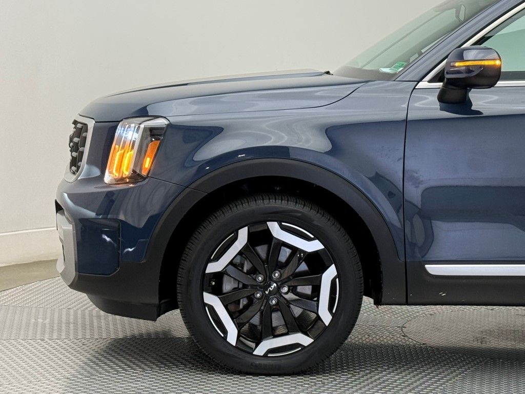 Thumbnail: 2023 Kia Telluride - 7