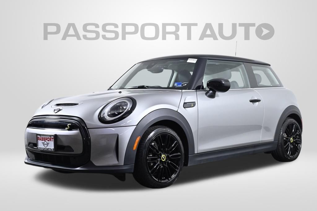 Melting Silver III Metallic 2024 MINI Cooper Hatchback Automatic