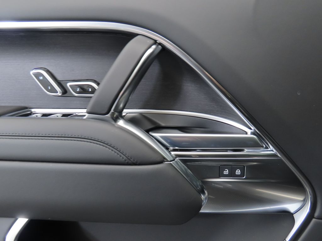 2025 Land Rover Range Rover SE 25