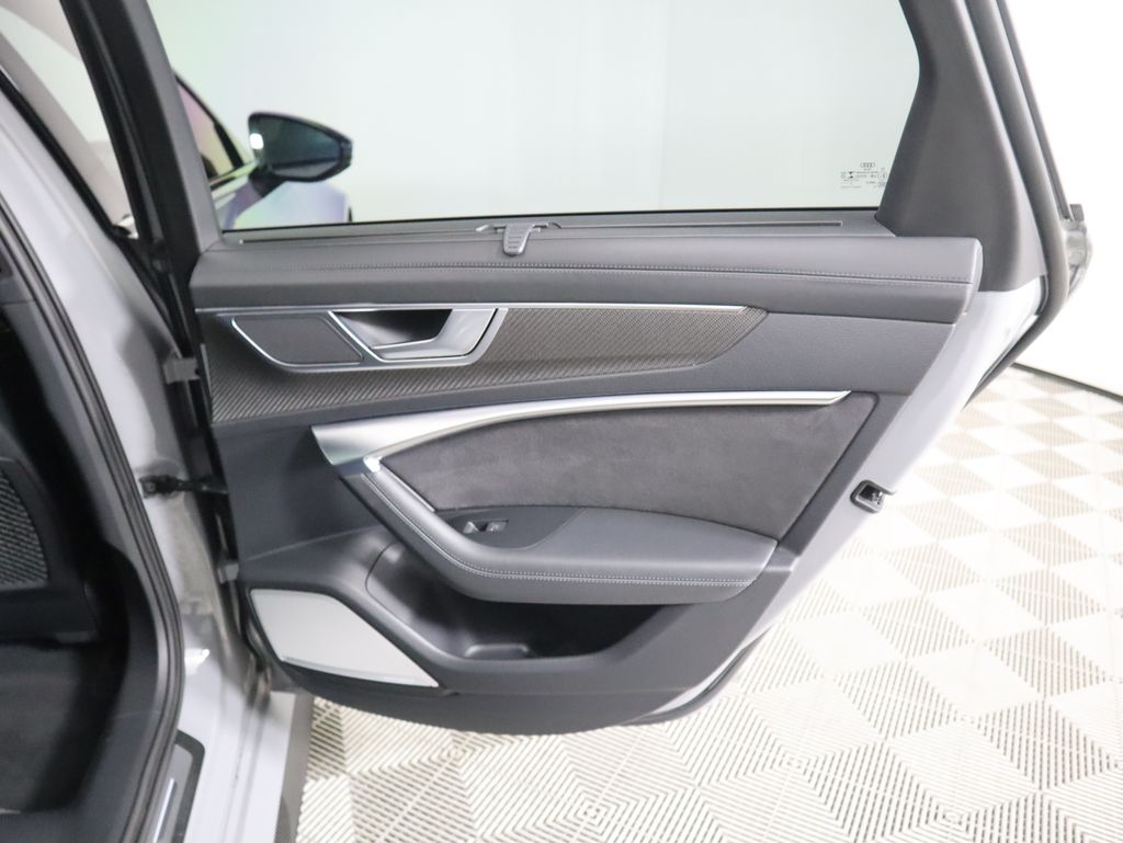 Thumbnail: 2022 Audi RS 6 - 28