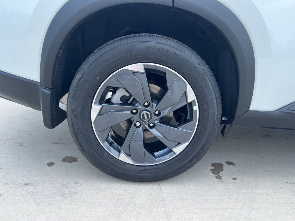 2025 Everest White Pearl Nissan Rogue SV FWD SUV