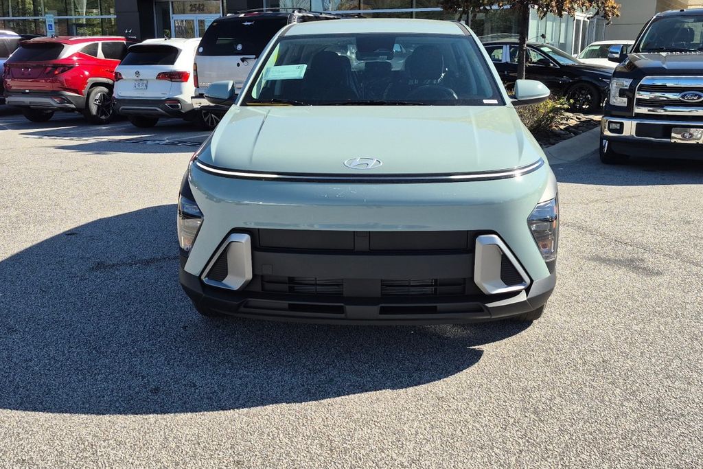 New 2027 Green Hyundai SE image 2