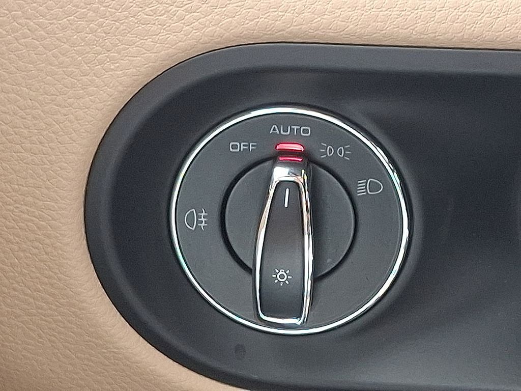 Thumbnail: 2025 Porsche Macan - 25