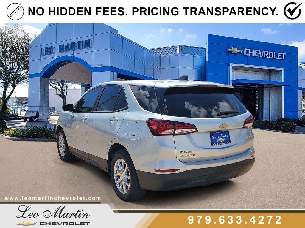 View vehicle photo 4