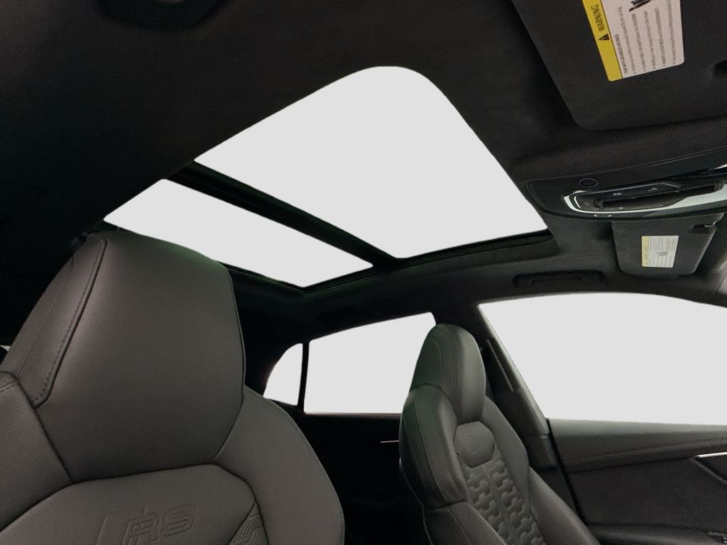 Thumbnail: 2025 Audi RS Q8 - 17