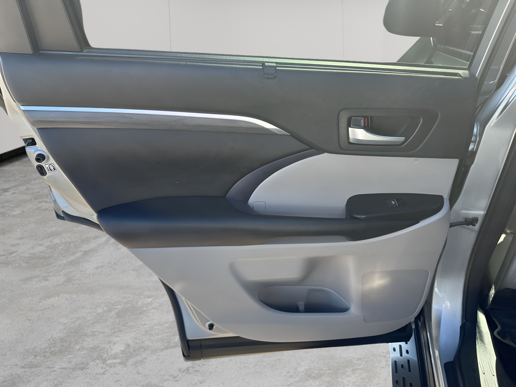 Used Car 2018 Toyota Highlander  For Sale Under $30,000 In Austin, Texas