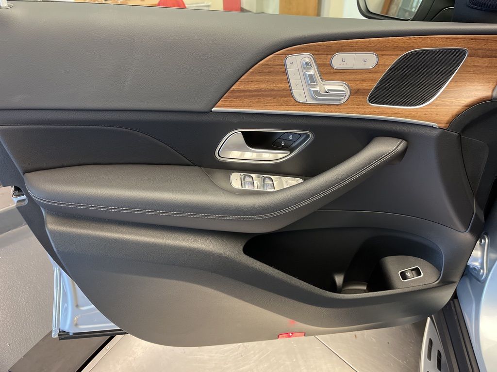 Thumbnail: 2025 Mercedes-Benz GLE - 11