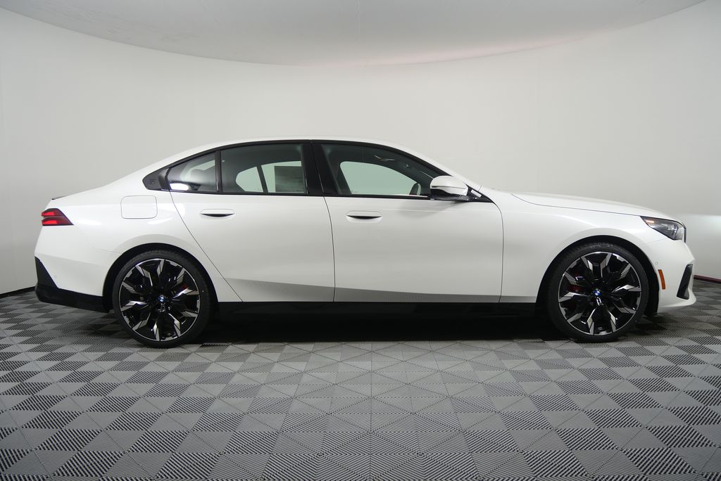 Thumbnail: 2026 BMW 5 Series - 2