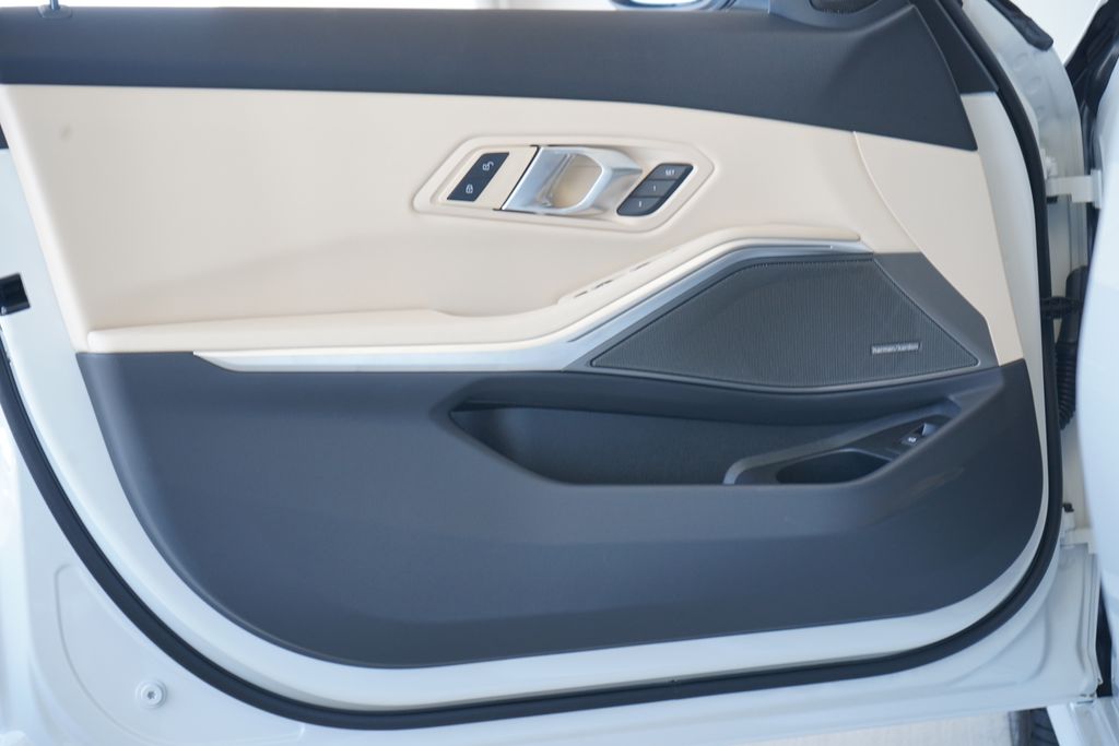 Thumbnail: 2025 BMW 3 Series - 9