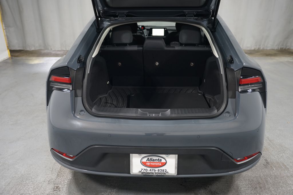 2023 Toyota Prius LE 32