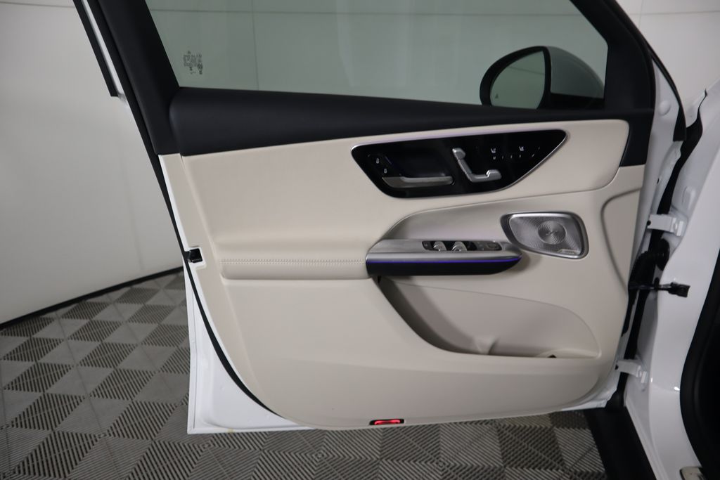 2025 Mercedes-Benz GLC 300 26