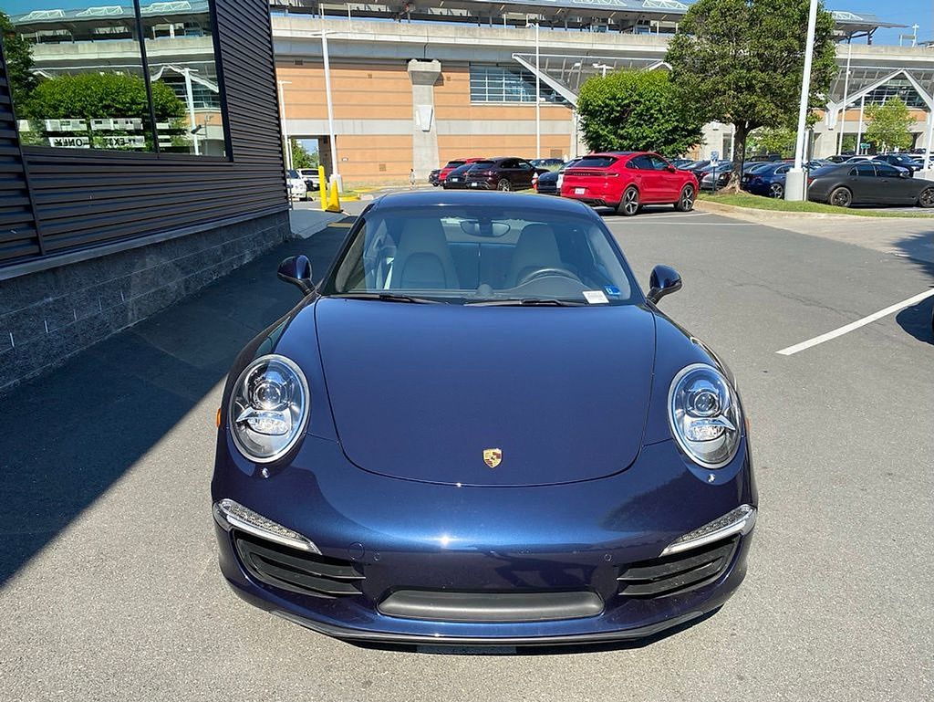 Thumbnail: 2015 Porsche 911 - 4