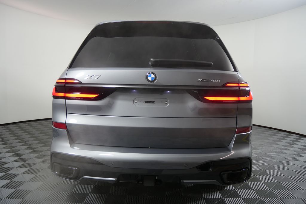 Thumbnail: 2026 BMW X7 - 4