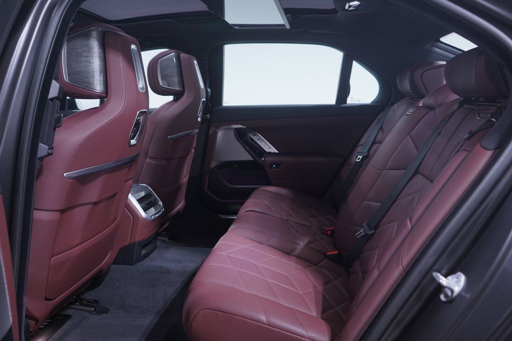 Thumbnail: 2025 BMW i7 - 9