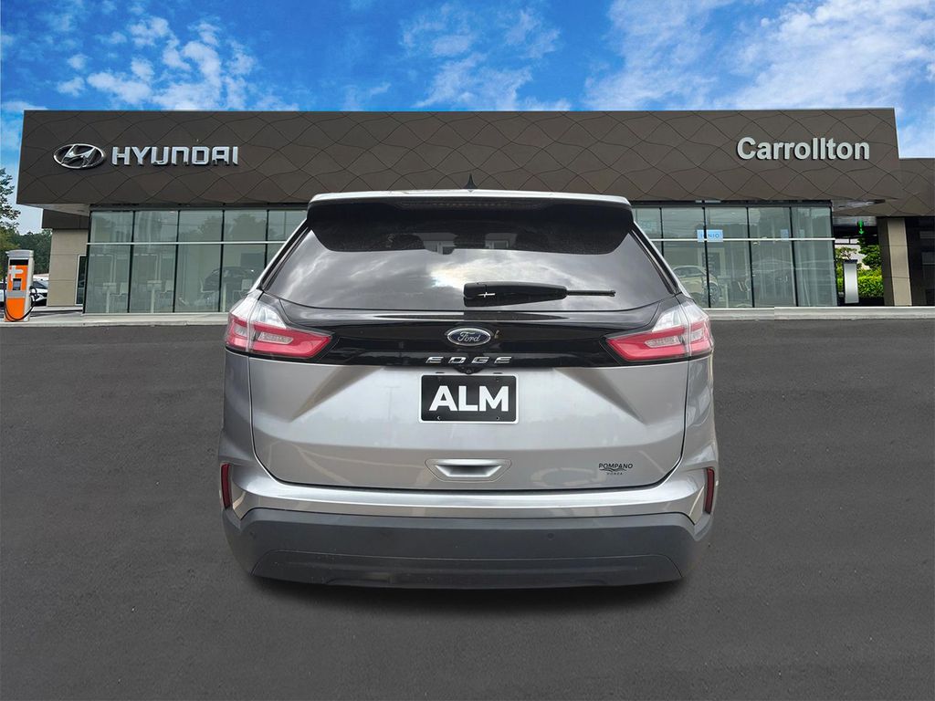 Used 2021 Silver Ford SE image 6