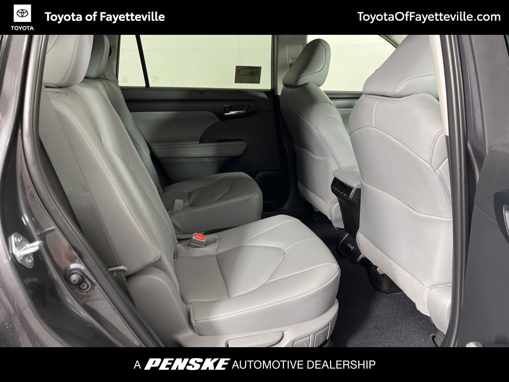 2025 Toyota Highlander XLE 9