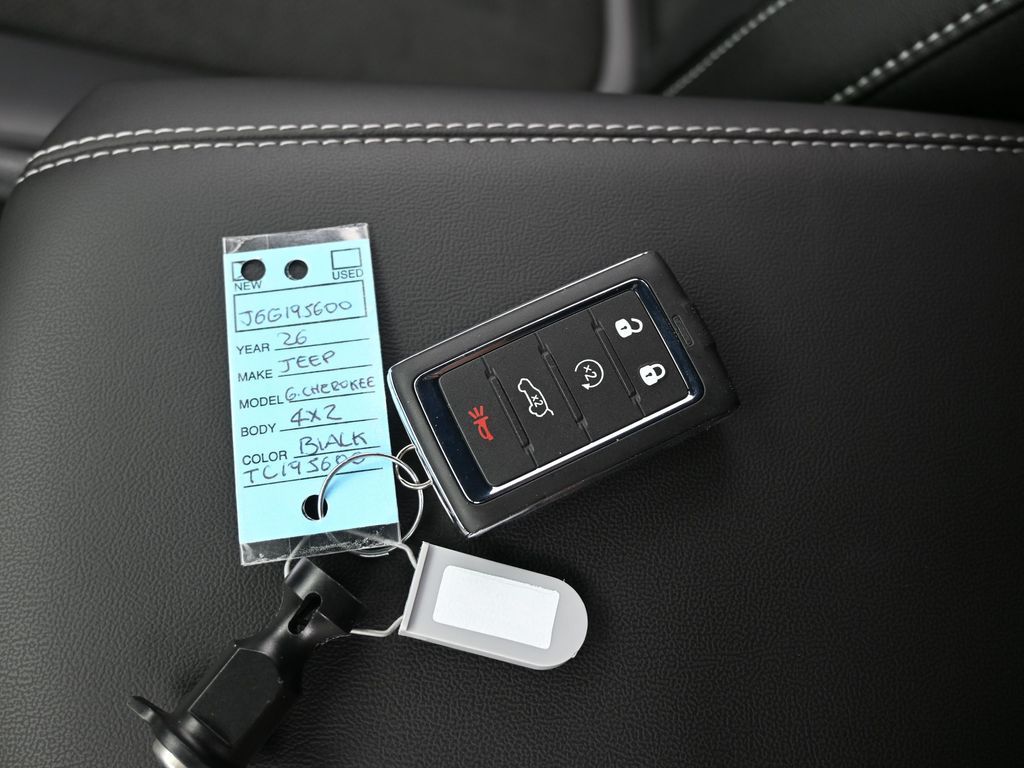 New 2026 Diamond Black Crystal Pearlcoat Jeep Laredo image 18