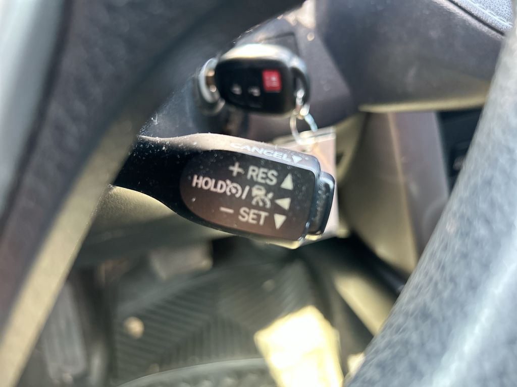 Thumbnail: 2018 Toyota RAV4 - 17