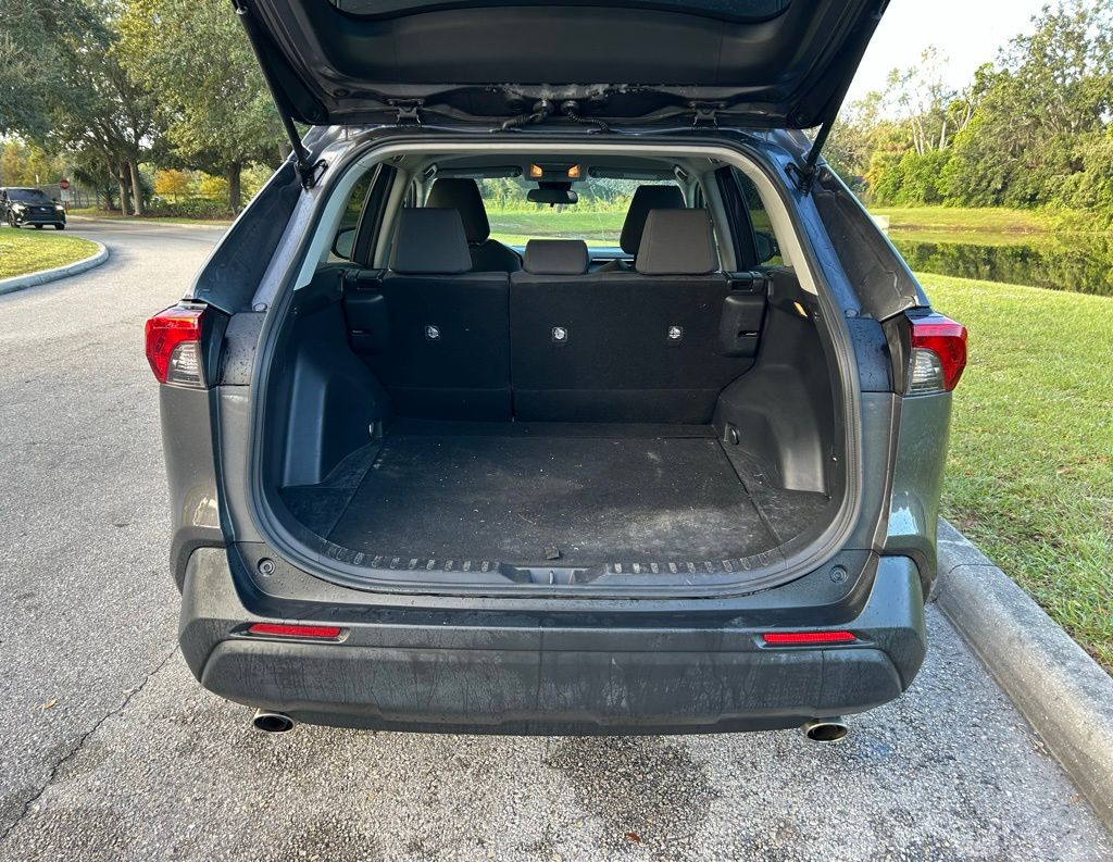 Thumbnail: 2021 Toyota RAV4 - 10