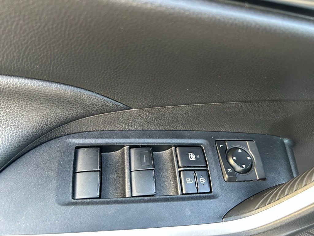Thumbnail: 2020 Toyota RAV4 - 24