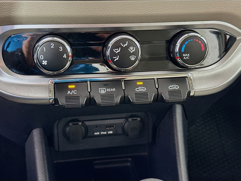 Thumbnail: 2013 Kia Rio - 14