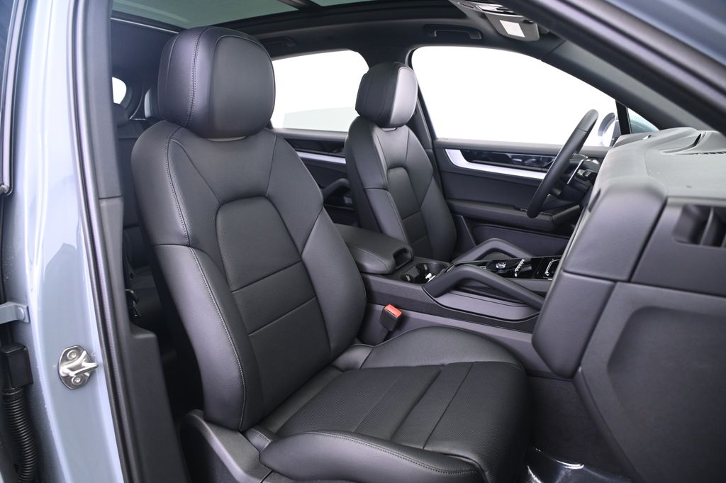 Thumbnail: 2025 Porsche Cayenne - 29