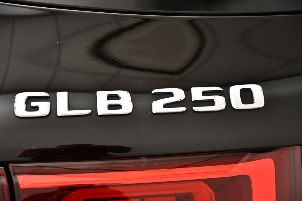 Thumbnail: 2022 Mercedes-Benz GLB - 9