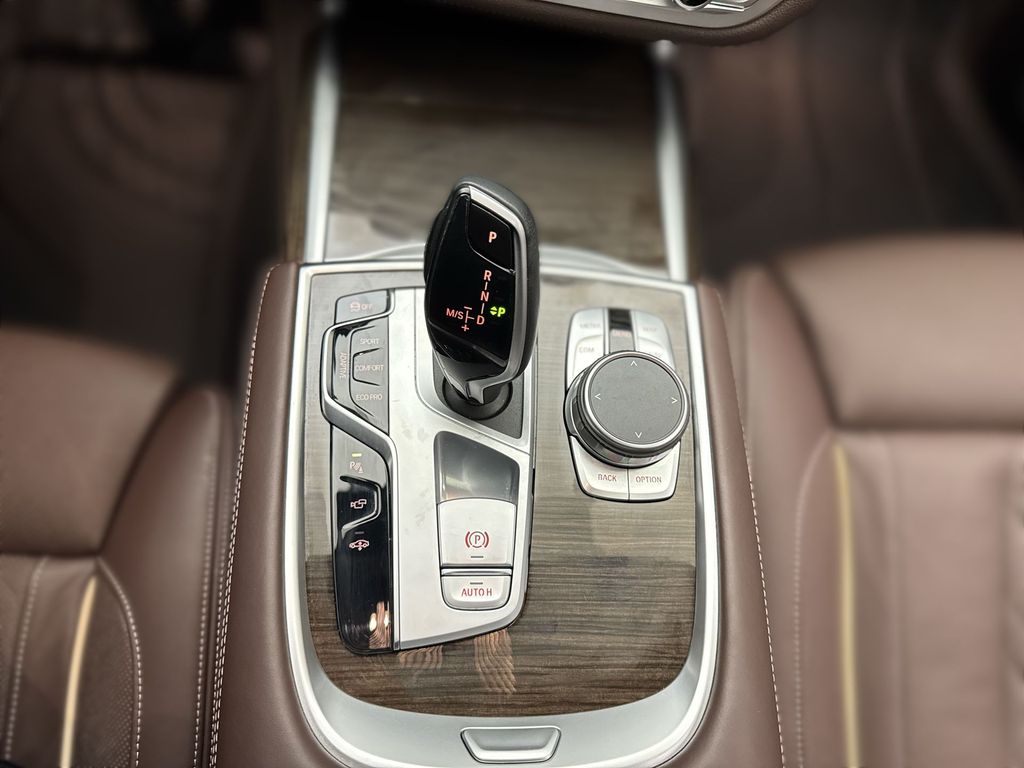 2022 BMW 7 Series 750i xDrive 20