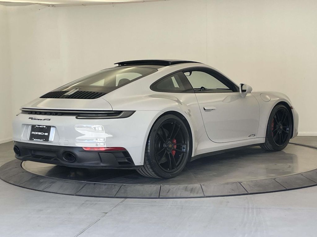 2024 Porsche 911 Carrera GTS - 6