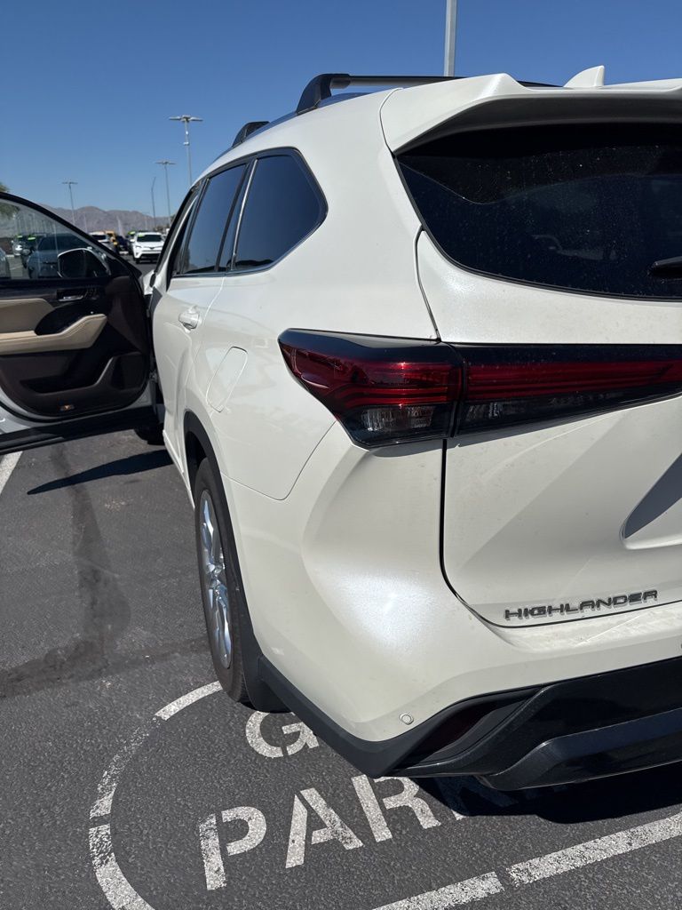 Thumbnail: 2021 Toyota Highlander - 6