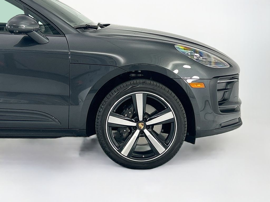 Thumbnail: 2025 Porsche Macan - 11