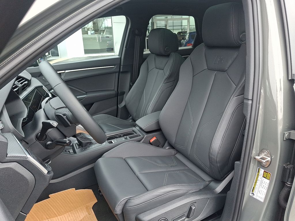 Thumbnail: 2025 Audi Q3 - 10