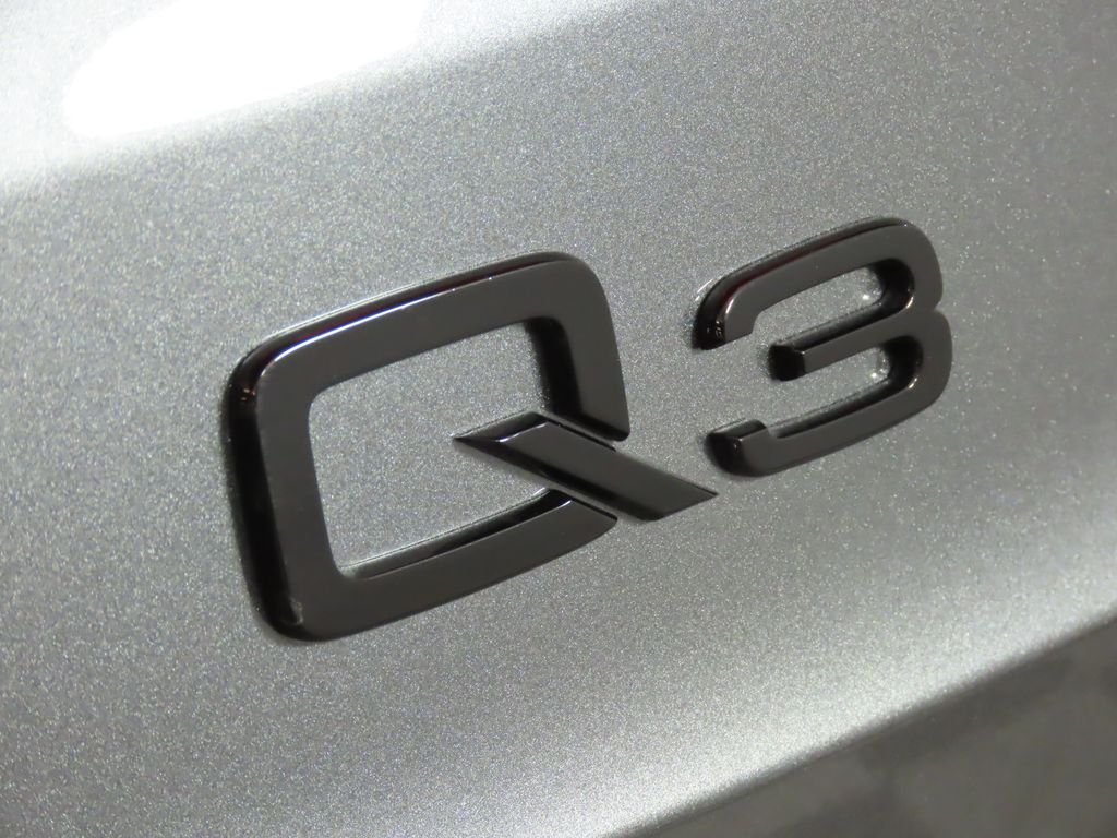 Thumbnail: 2025 Audi Q3 - 9