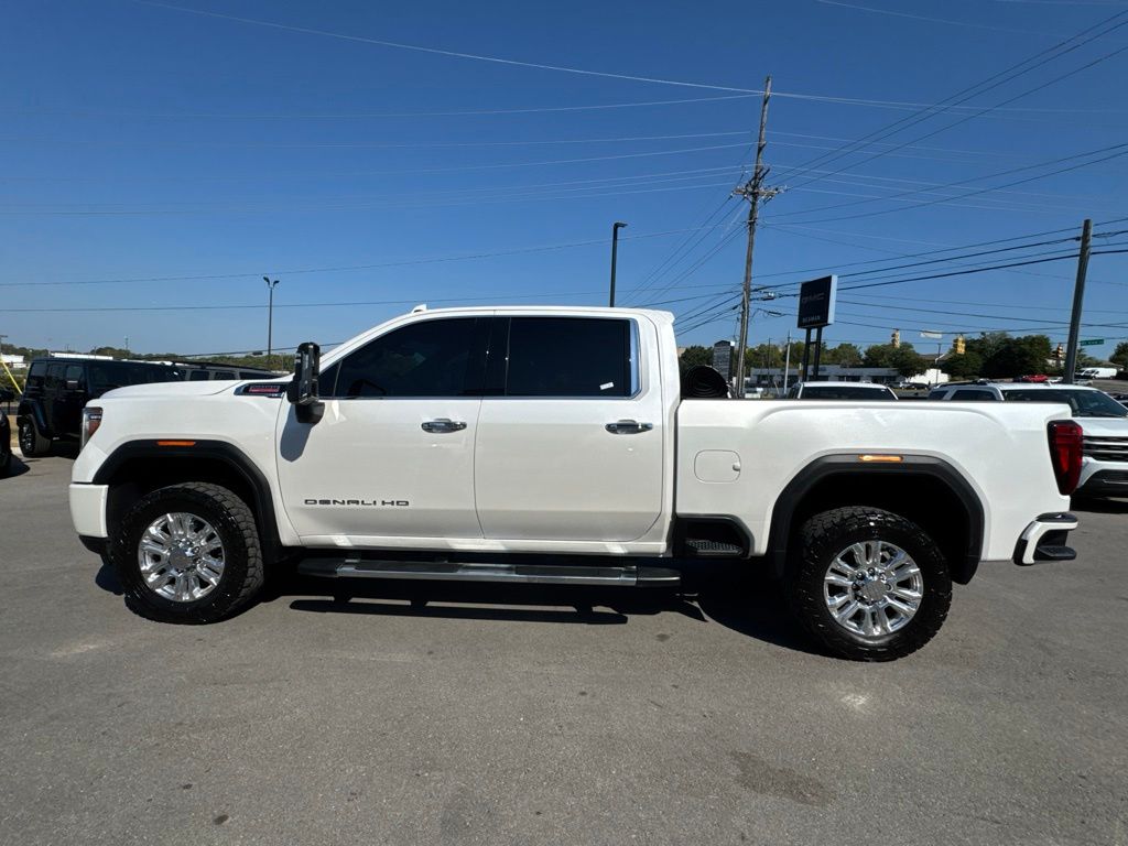 Used 2022 White GMC Denali image 4