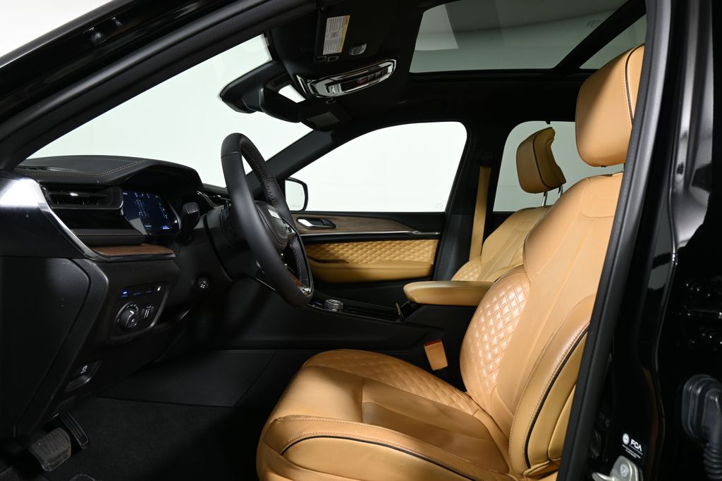 Thumbnail: 2023 Jeep Grand Cherokee - 3