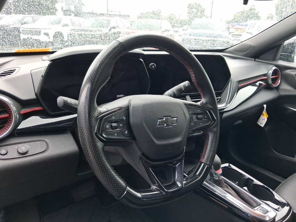 Used 2025 Chevrolet Trax SUV