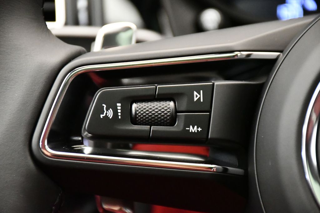 Thumbnail: 2026 Porsche Macan - 27