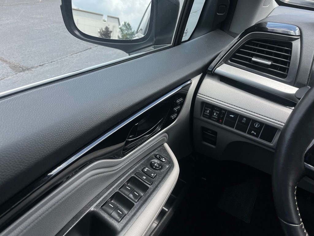 Thumbnail: 2023 Honda Odyssey - 22