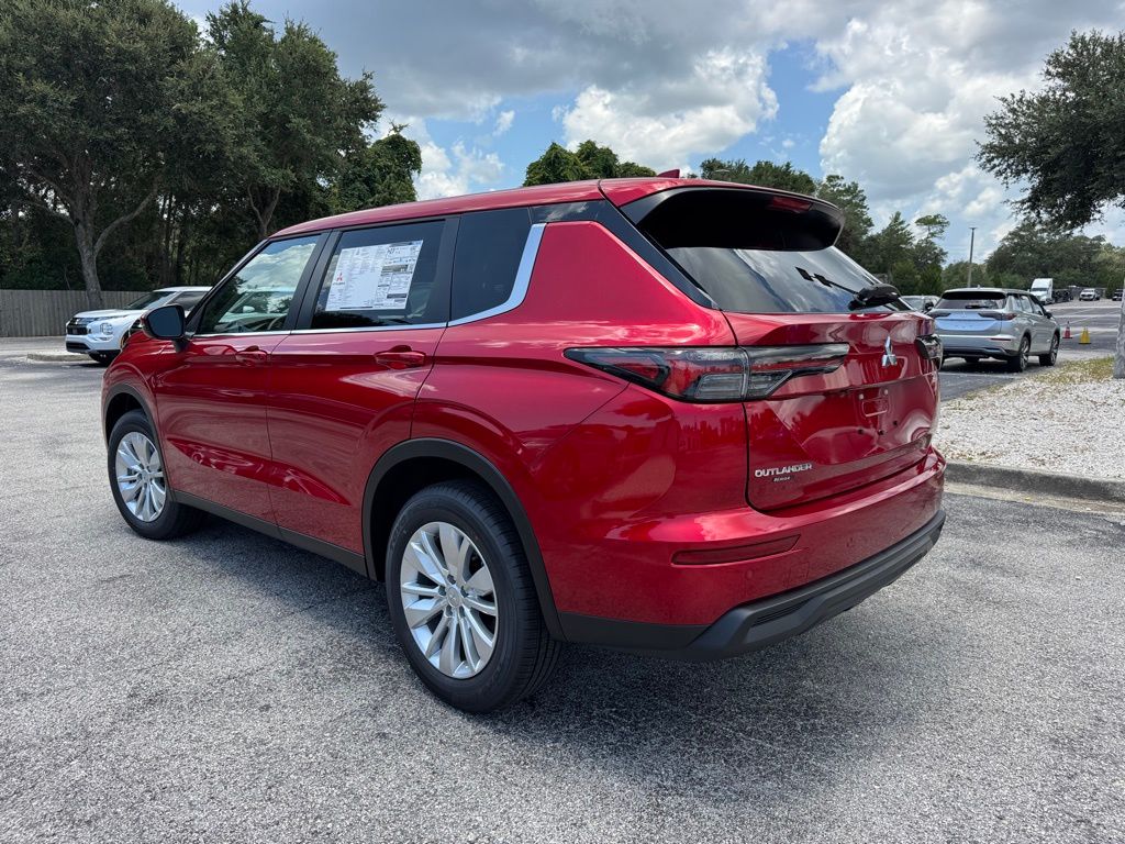 2025 Mitsubishi Outlander ES photo 3