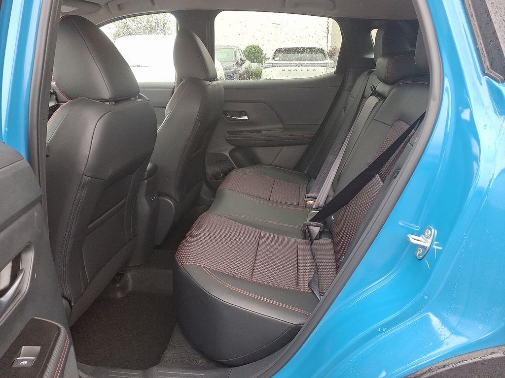 2025 Nissan Kicks SR 5