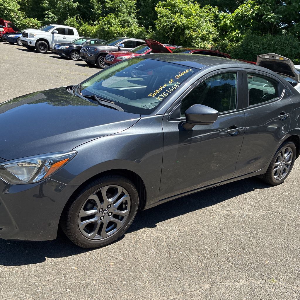 2019 Toyota Yaris LE AT's photo
