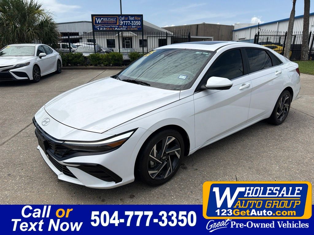 Serenity White 2025 Hyundai Elantra Sedan Front-Wheel Drive Continuously Variable Transmission
