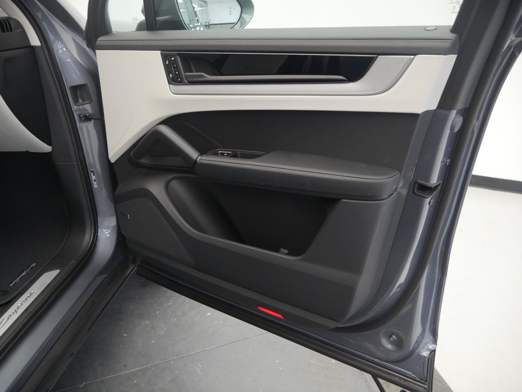 Thumbnail: 2026 Porsche Cayenne - 26