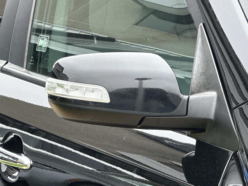 Thumbnail: 2011 Kia Sorento - 6