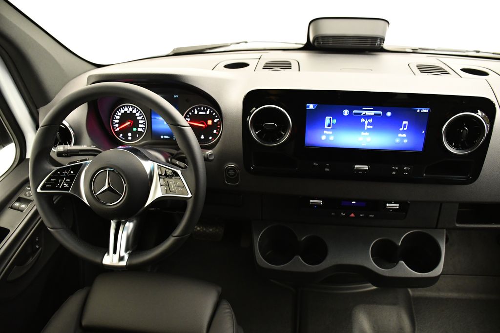 Thumbnail: 2025 Mercedes-Benz Sprinter - 11