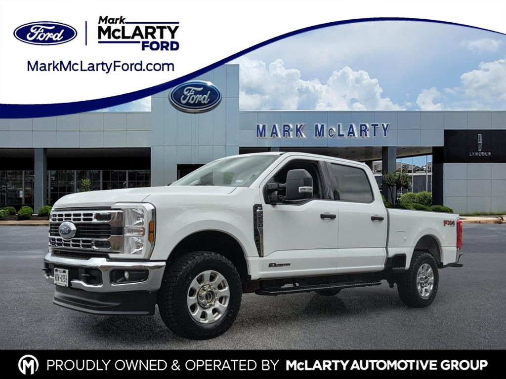 Oxford White 2024 Ford F-250 Super Duty Pickup Truck Four-Wheel Drive Automatic
