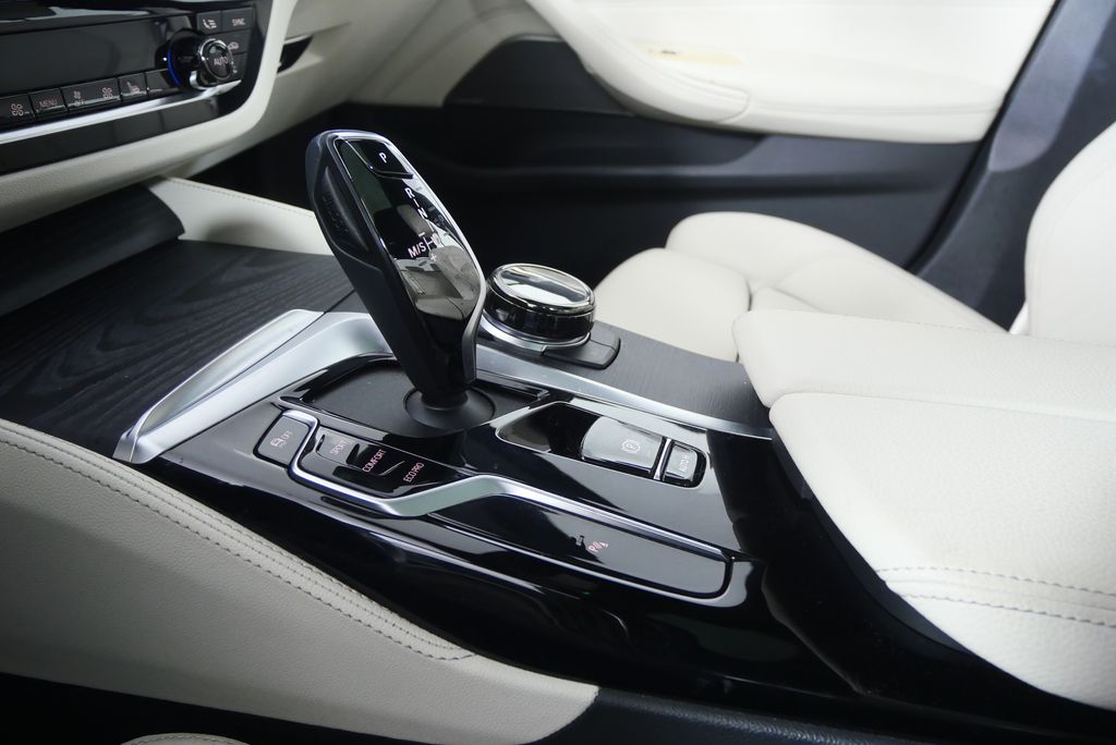 Thumbnail: 2023 BMW 5 Series - 23