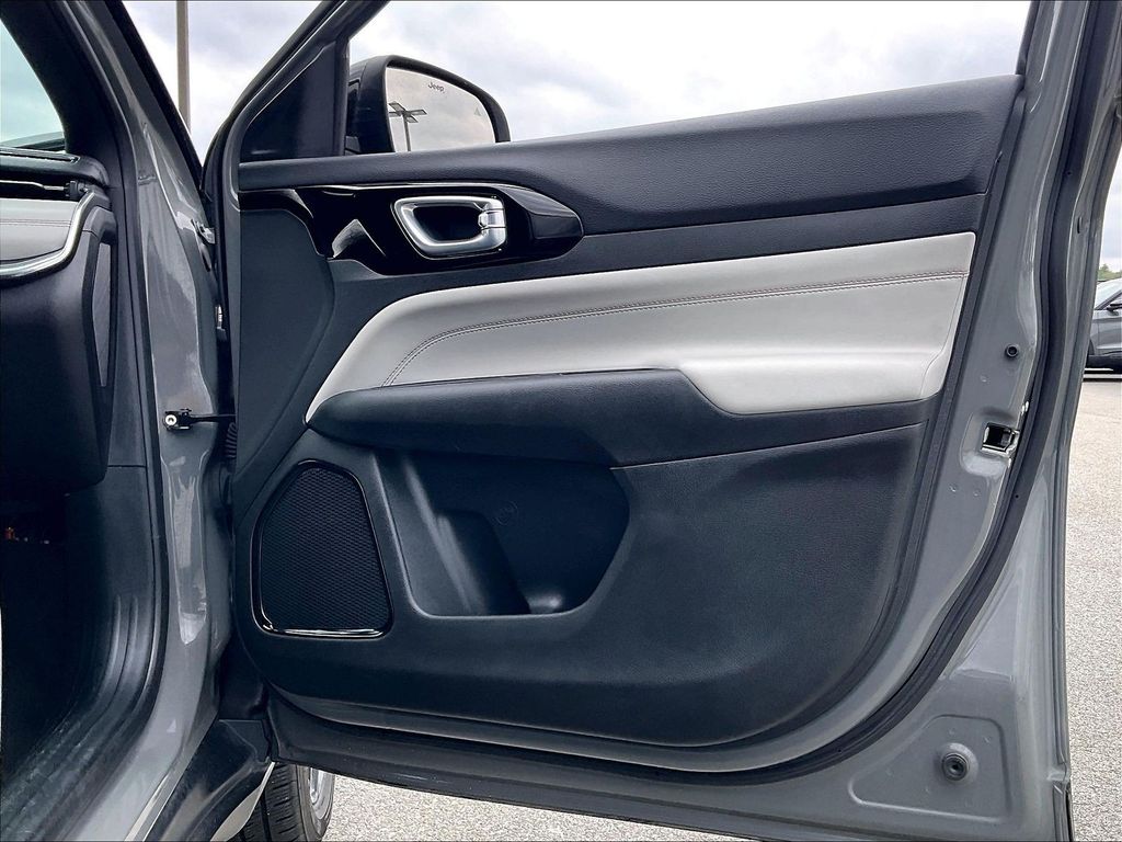 2024 Jeep Compass — photo 11