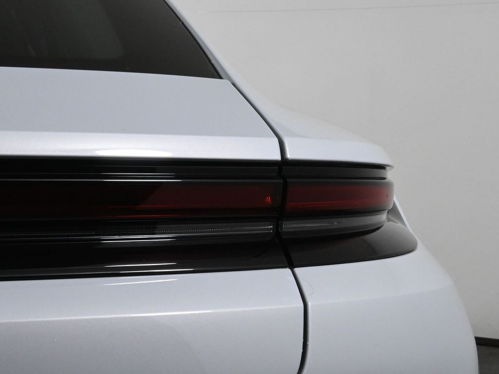 Thumbnail: 2026 Porsche Panamera - 13