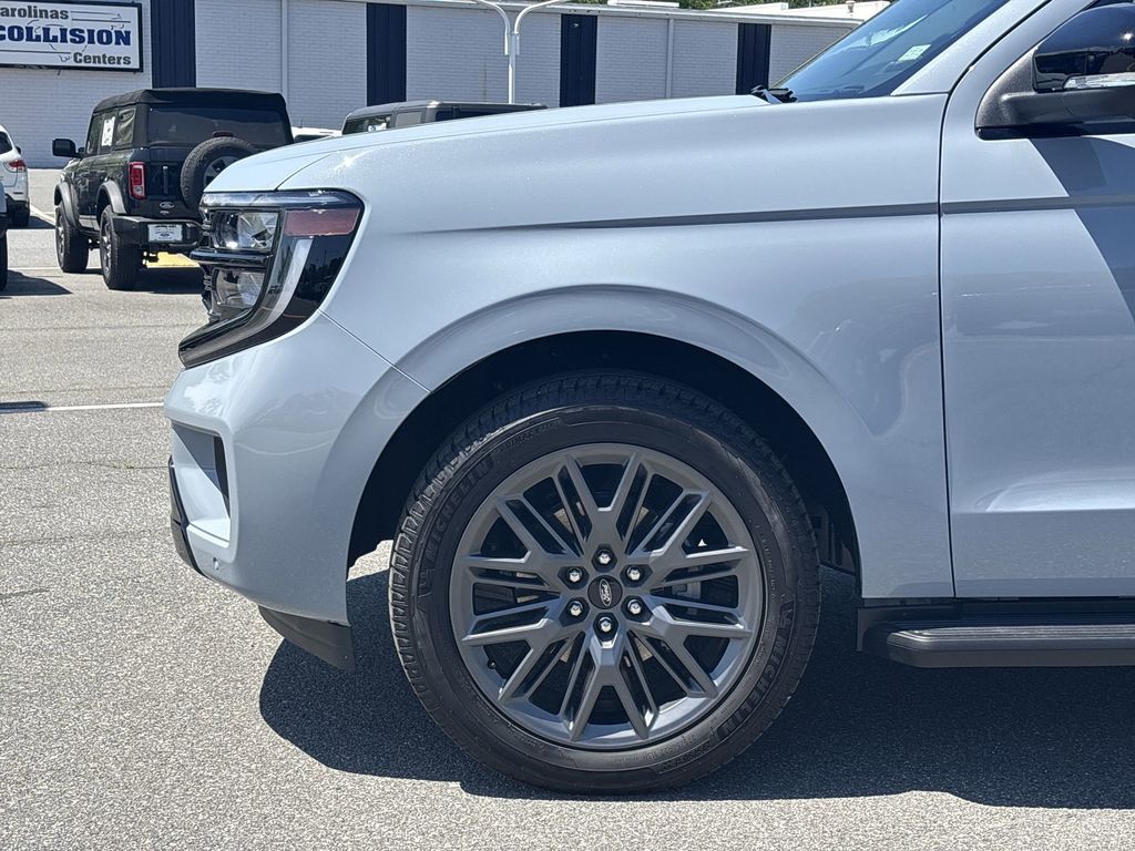 New 2026 Glacier Gray Metallic Tri-Coat Ford Platinum® image 19